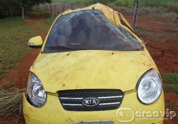 Carro que o cantor Pedro conduzia durante acidente