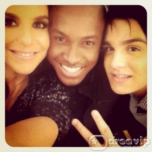 Ivete Sangalo posta foto ao lado de Luan Santana e Thiaguinho