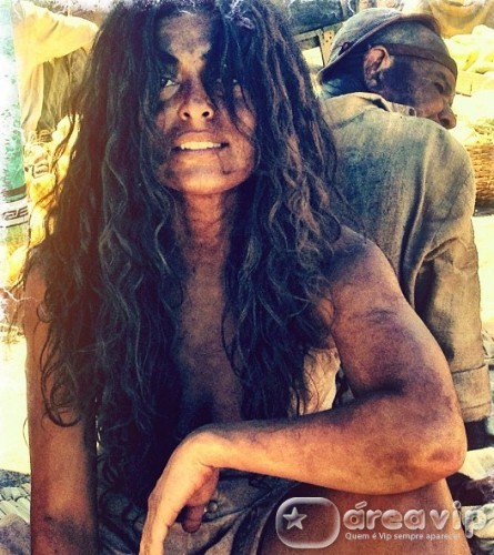 Juliana Paes posta foto caracterizada de Gabriela
