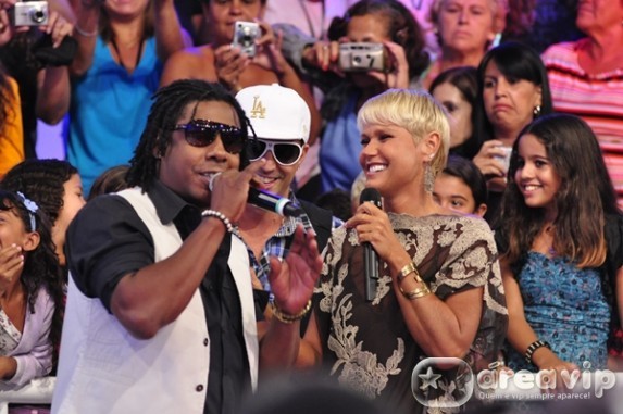 Gaby Amarantos e Latino animam a tarde no ‘TV Xuxa’