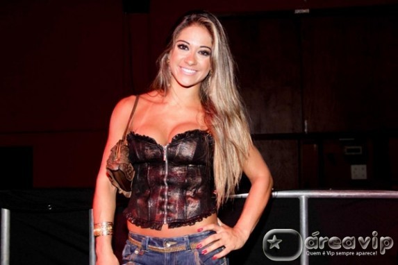 Mayra Cardi diz que está solteira