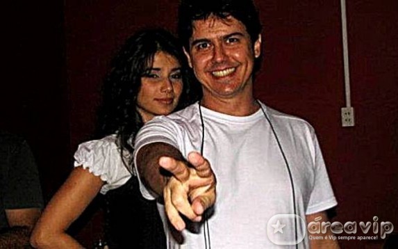 Paula Fernandes está namorando baterista da sua banda