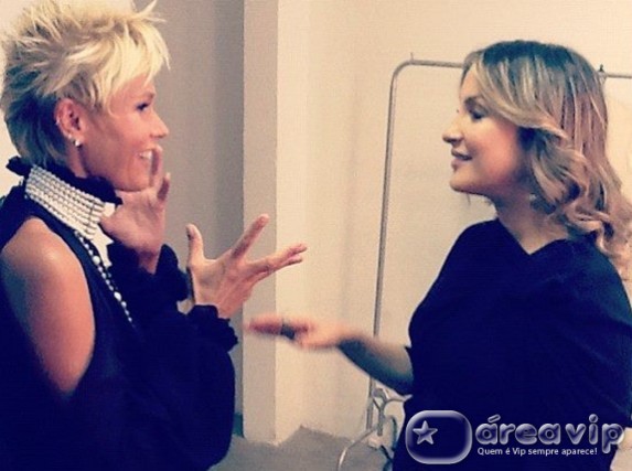 Xuxa e Claudia Leitte se encontram em bastidores de gravação do DVD de Alexandre Pires