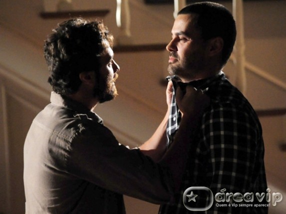 Amor Eterno Amor - Rodrigo perde a paciencia com Fernando