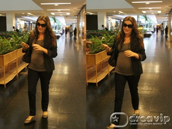 Grávida, Bianca Castanho exibe barrigão durante passeio em shopping