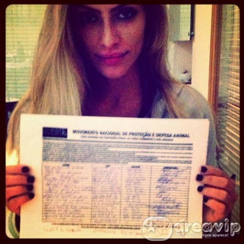 Cleo Pires posta foto com novo visual