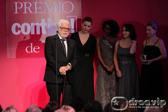 Manoel Carlos é homenageado por suas ‘Helenas’ em premiação