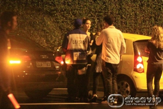 Atriz Nathalia Dill tem carteira apreendida em blitz da Lei Seca no Rio