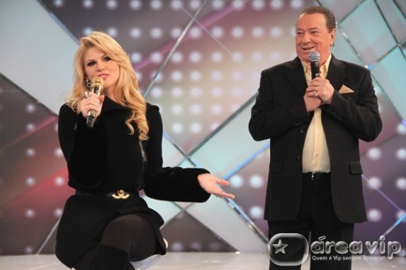 Val Marchiori participa do quadro ‘Se você fosse, o que você faria?’ no Programa Raul Gil