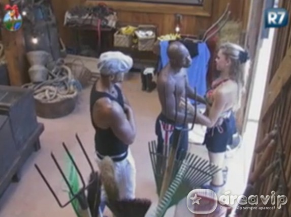 A Fazenda 5 - Lui Mendes paquera Leo Aquilla