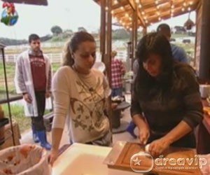 A Fazenda 5 - Viviane fica indignada com postura de Nicole