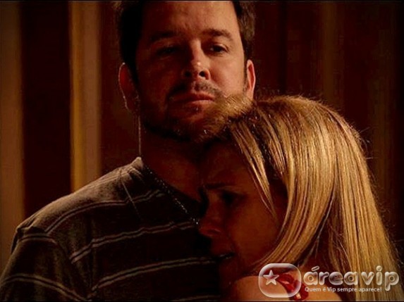 Avenida Brasil - Tufao fica possesso com a mulher por ela ter escondido mais esse segredo