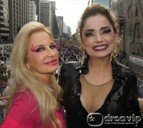 Nani Venâncio, Brunete Fraccaroli e Geisy Arruda desfilam na 16ª Parada Gay