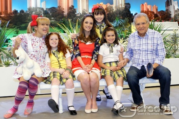Carlos Alberto recebe Professora Helena e alunas de Carrossel na  ‘A Praça é Nossa’