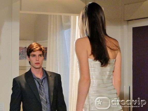 Cheias de Charme - Conrado fica completamente bobo por Cida