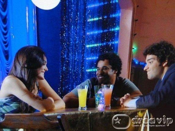 Cheias de Charme - Kleiton e Naldo acabam estragando a noite do casal