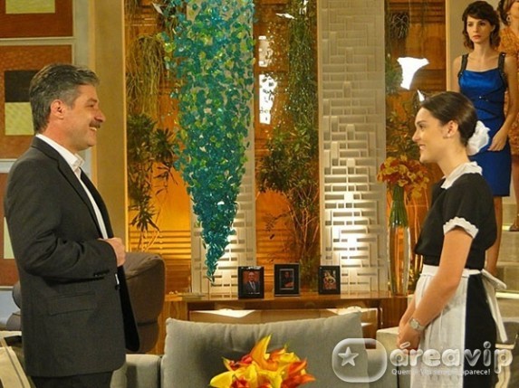 Cheias de Charme - Otto fica encantado com Cida