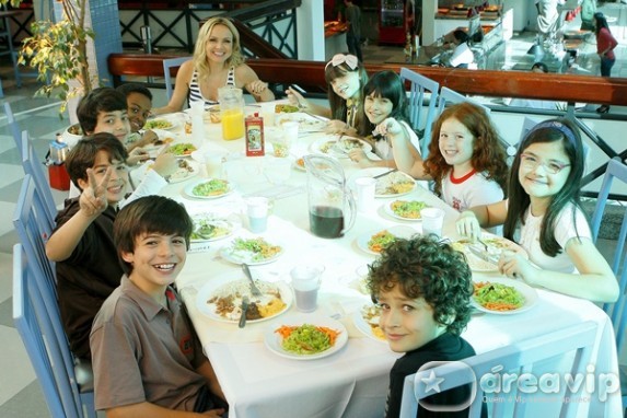 Eliana mostra bastidores da novela Carrossel