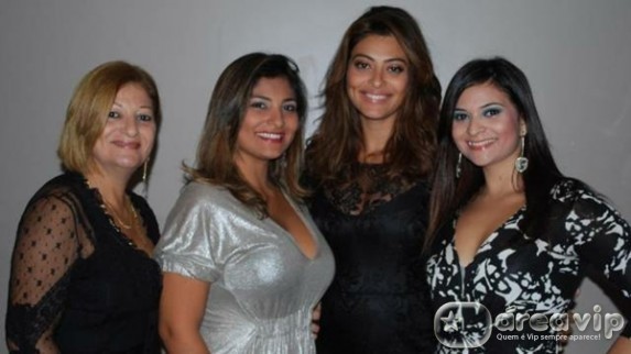 Juliana Paes se orgulha de ajudar a família