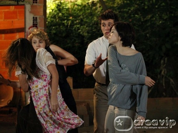 Malhação - Alexia da tapa na cara de Cristal