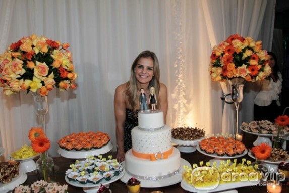 Milene Domingues comemora aniversário em Sampa