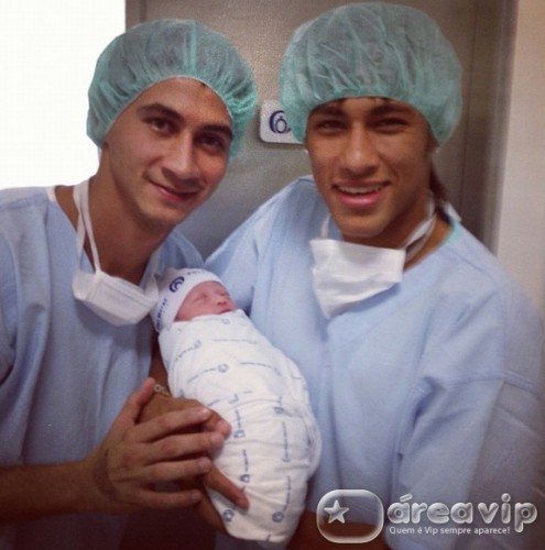 Neymar posta foto com a filha de Ganso