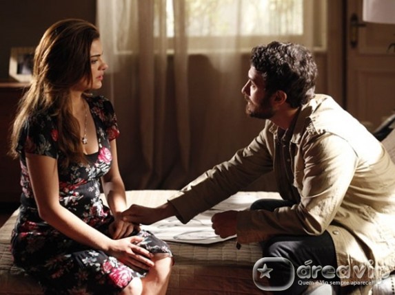 Amor Eterno Amor - Rodrigo adia o casamento para entender melhor seus sentimentos