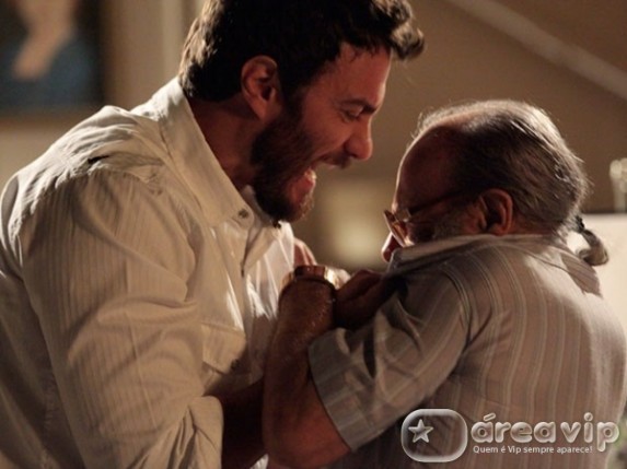 Amor Eterno Amor - Rodrigo nao controla a raiva e parte para cima do padrasto