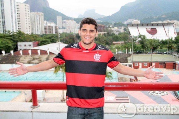 Bruno Gissoni declara seu amor pelo Flamengo
