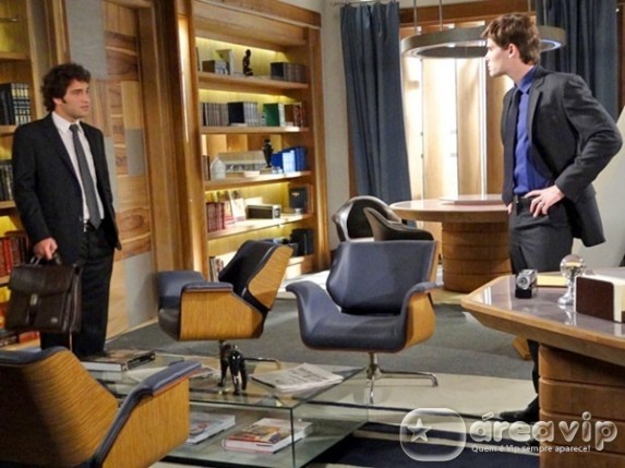 Cheias de Charme - Conrado da fora em Elano na frente de Sarmento