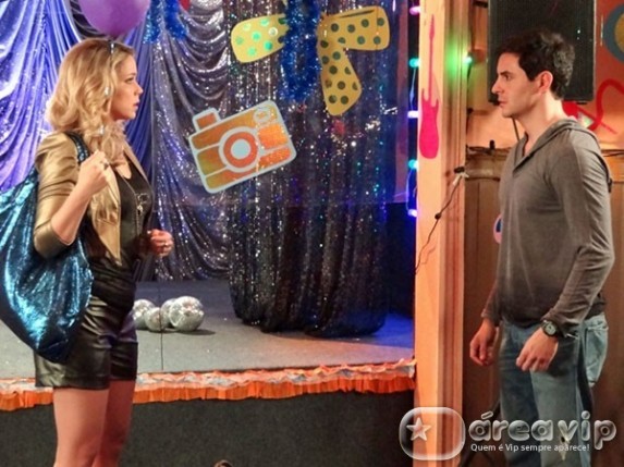 Cheias de Charme - Rola um clima entre Rosario e Inacio