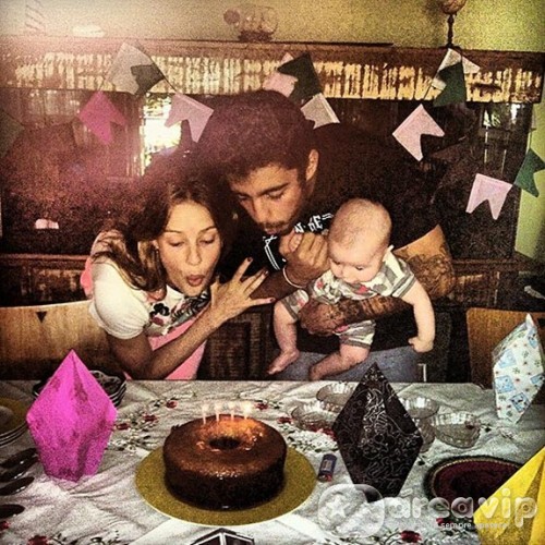 Filho de Luana Piovani faz quatro meses e ganha festa