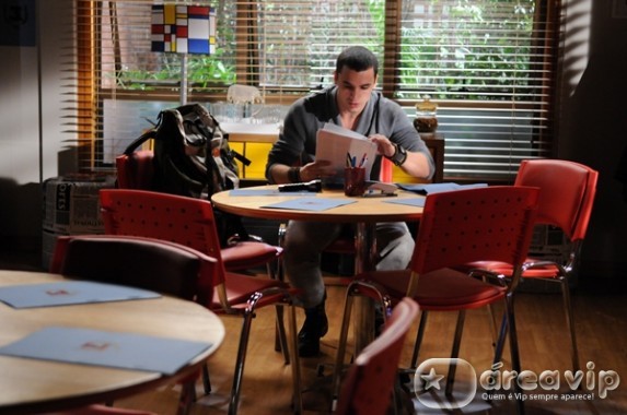 Rebelde - Binho altera prova dos Rebeldes