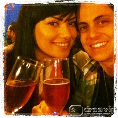 Thammy Gretchen comemora um ano com a namorada