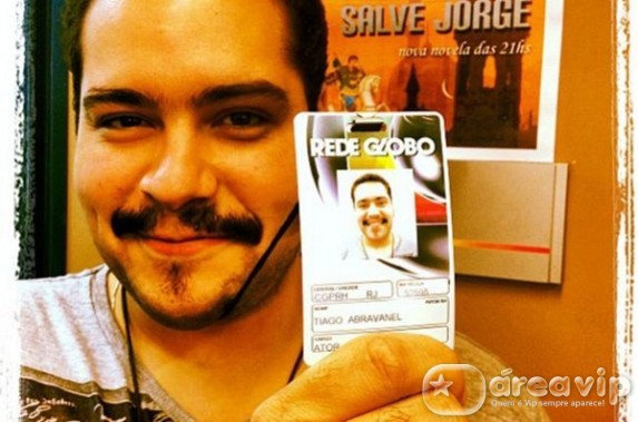 Neto de Silvio se deslumbra com a Globo e cria mais mal-estar no SBT