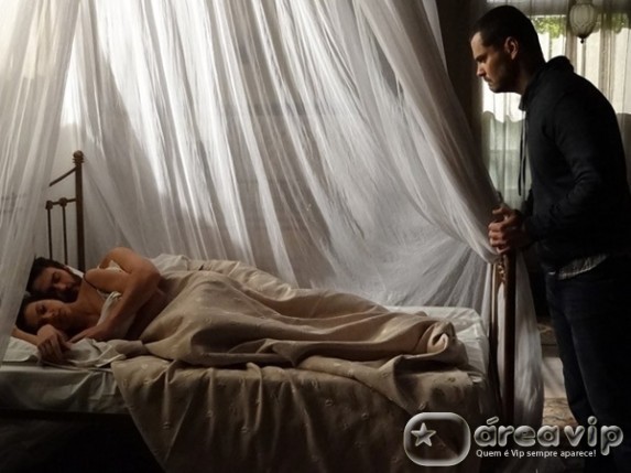 Amor Eterno Amor - Fernando invade o quarto do casal