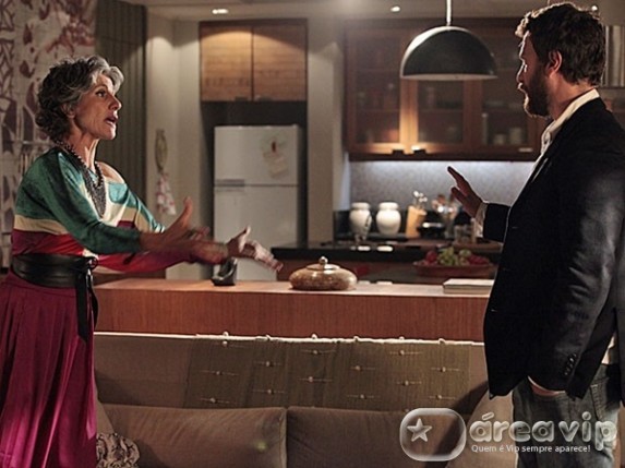 Amor Eterno Amor - Rodrigo pressiona Melissa