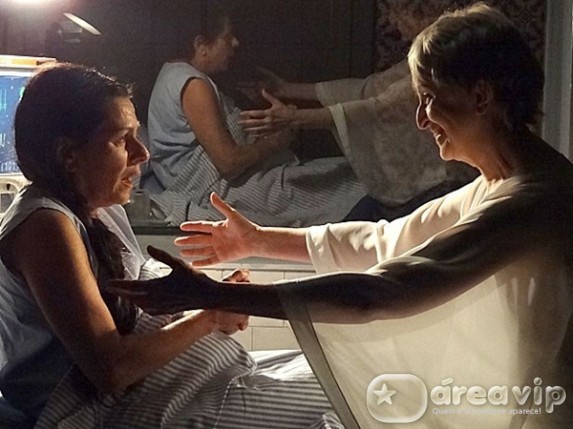 Amor Eterno Amor - Verbena aparece para Angelica