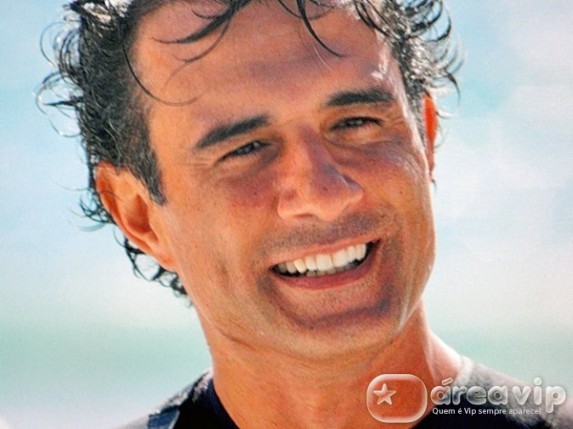 Cheias de Charme - Samuel reencontra o pai