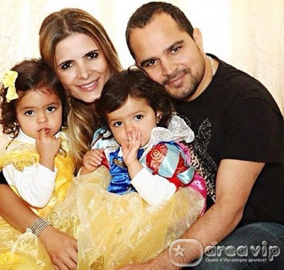 Cantor Luciano posta foto com a família