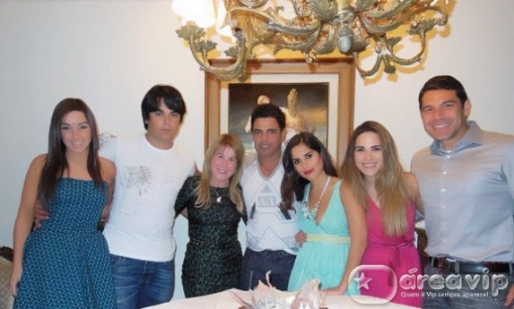 Zilu e Zeze com a familia