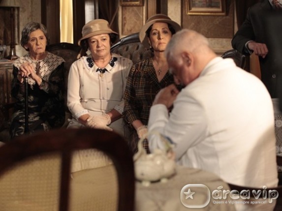 Gabriela - Beatas abrem o bico e contam a Ramiro plano de Gerusa e Mundinho