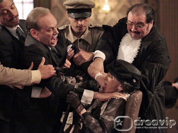 Gabriela - Doroteia e atacada por Jesuino no meio do depoimento ao juiz