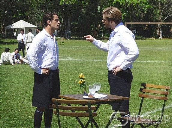 Lado a Lado - Edgar pressiona Albertinho