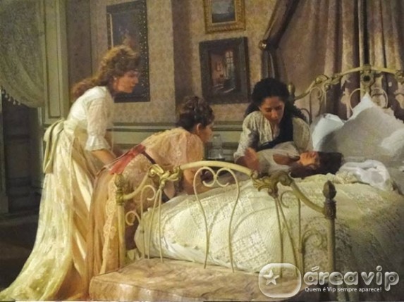 Lado a Lado - Laura desmaia