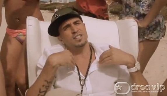 Clipe de Latino já está na internet – Veja!