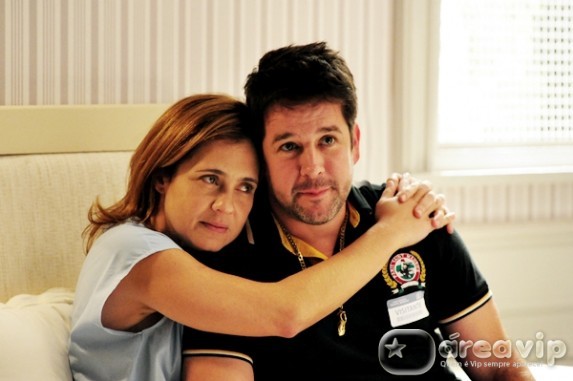 Tufão ( Murilo Benício ) e Carminha ( Adriana Esteves )