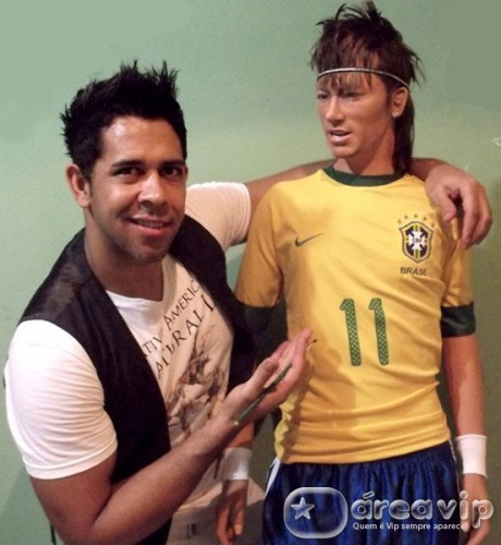 Neymar vira escultura