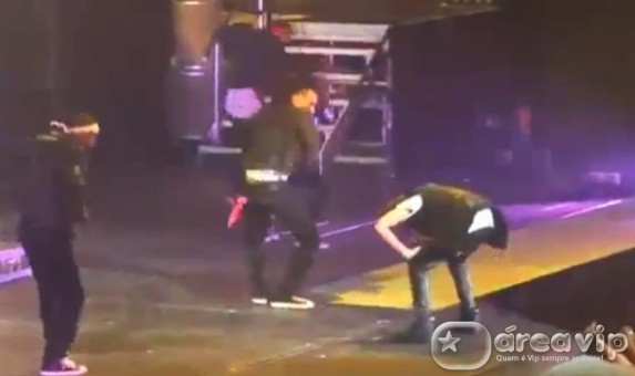 Justin Bieber vomita no palco durante show nos EUA – Veja o vídeo!