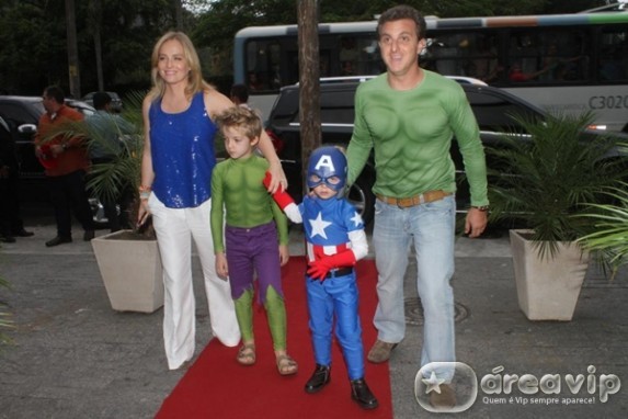 Angélica e Luciano Huck comemoram aniversário do filho